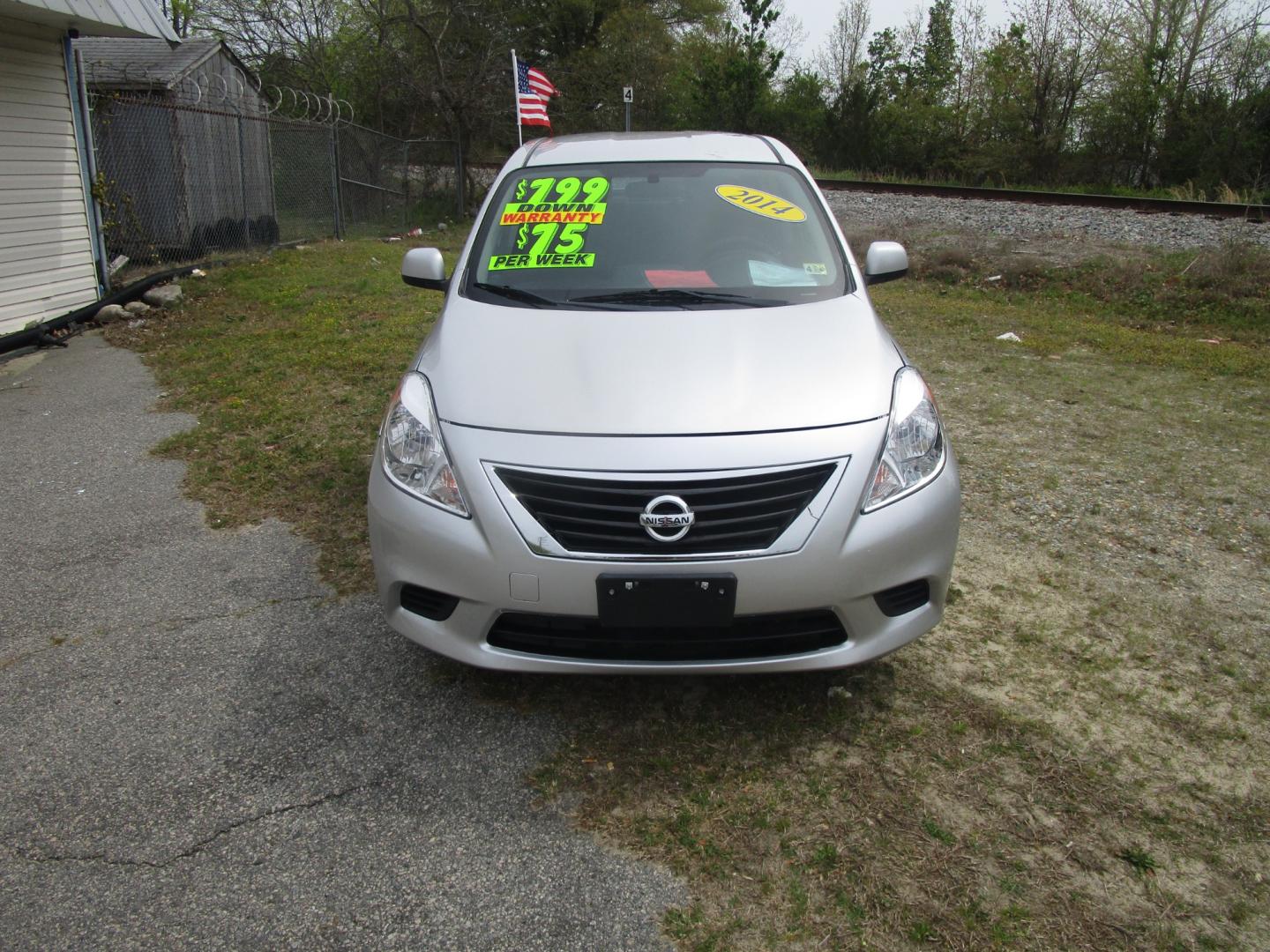 2014 Silver Nissan Versa 1.6 S 5M (3N1CN7AP1EL) with an 1.6L L4 DOHC 16V engine, 5-Speed Automatic transmission, located at 2553 Airline Blvd, Portsmouth, VA, 23701, (757) 488-8331, 36.813889, -76.357597 - Down Payment: $799 Weekly Payment: $75 APR: 23.9% Repayment Terms: 42 Months ***CALL ELIZABETH SMITH - DIRECTOR OF MARKETING @ 757-488-8331 TO SCHEDULE YOUR APPOINTMENT TODAY AND GET PRE-APPROVED RIGHT OVER THE PHONE*** - Photo#2